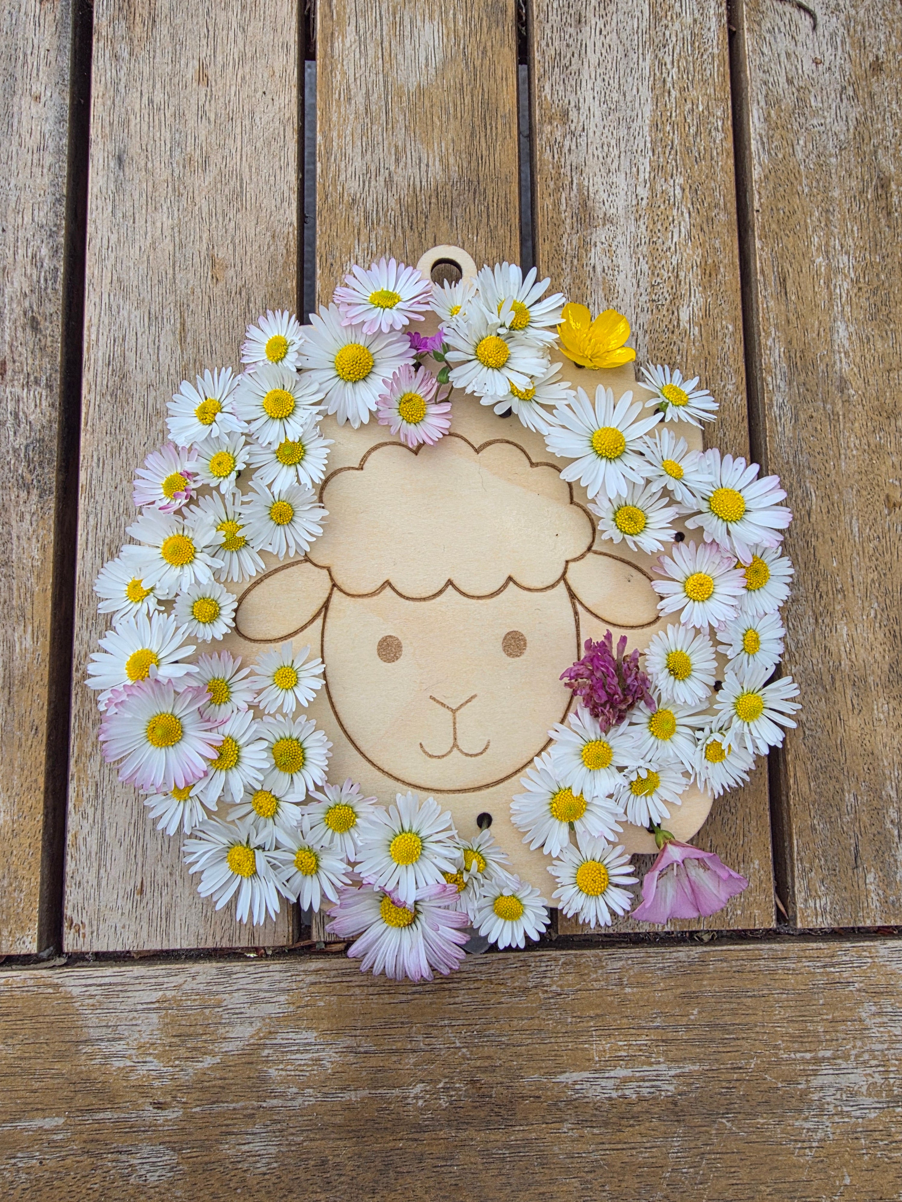 Tableau mouton Kidiz'plorer composé avec des fleurs